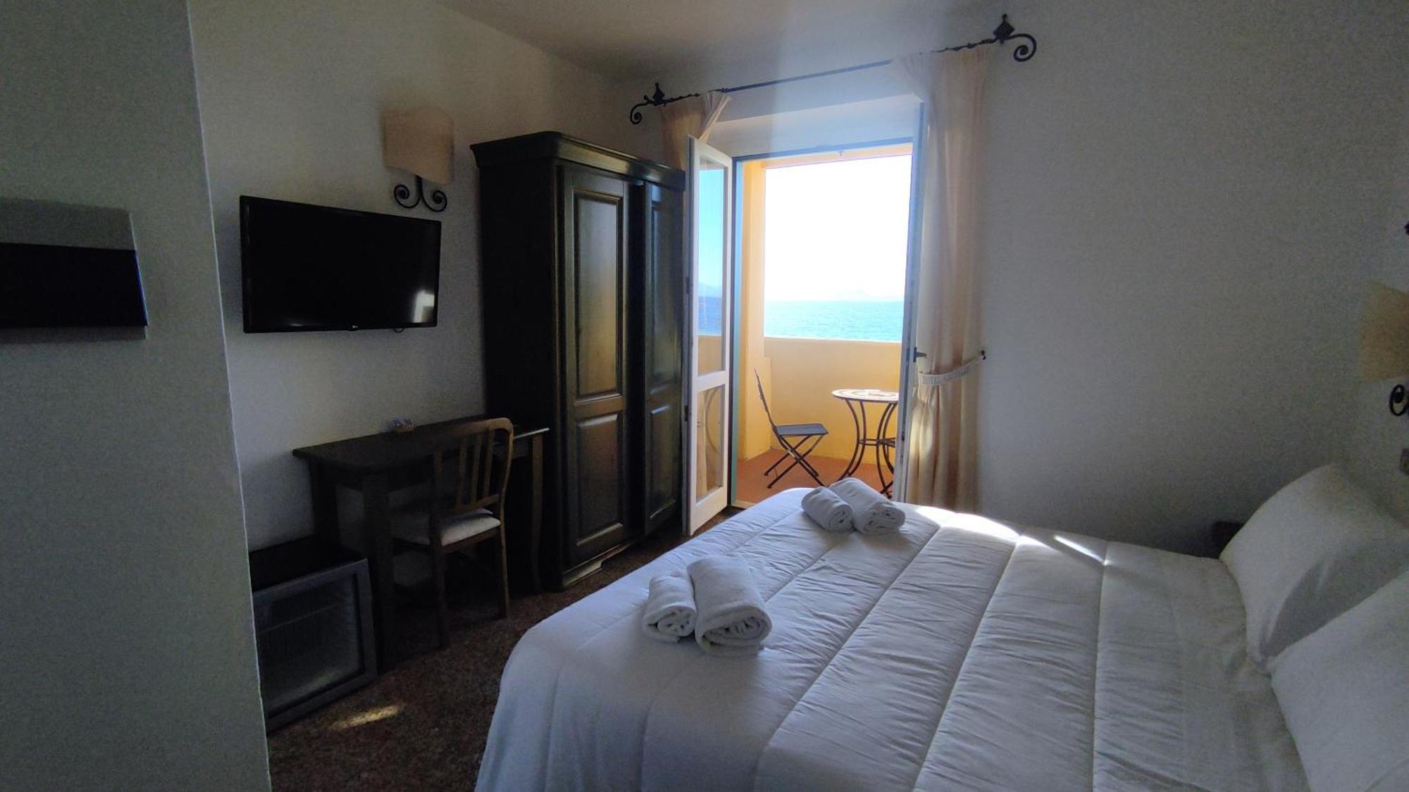Hotel Castello Golfo Aranci Esterno foto
