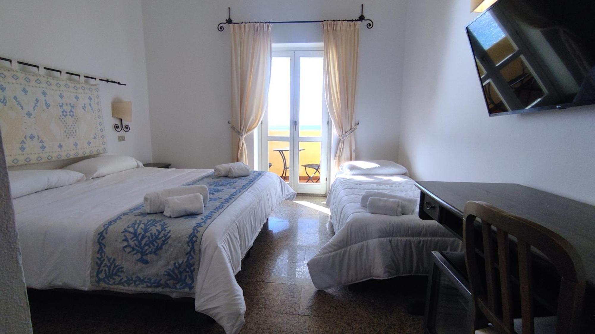 Hotel Castello Golfo Aranci Esterno foto