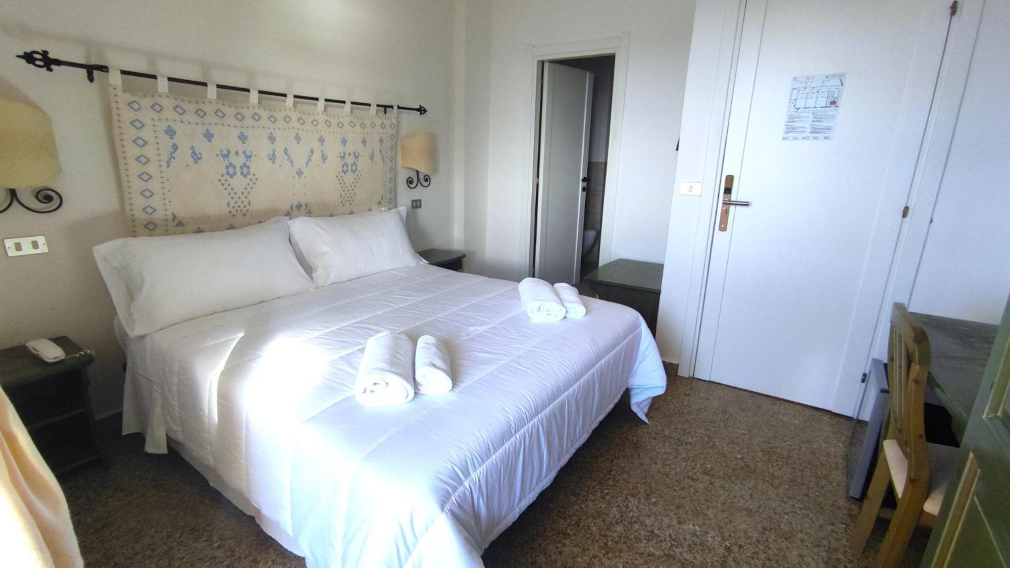 Hotel Castello Golfo Aranci Esterno foto
