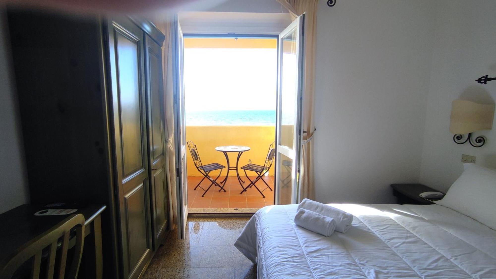 Hotel Castello Golfo Aranci Esterno foto