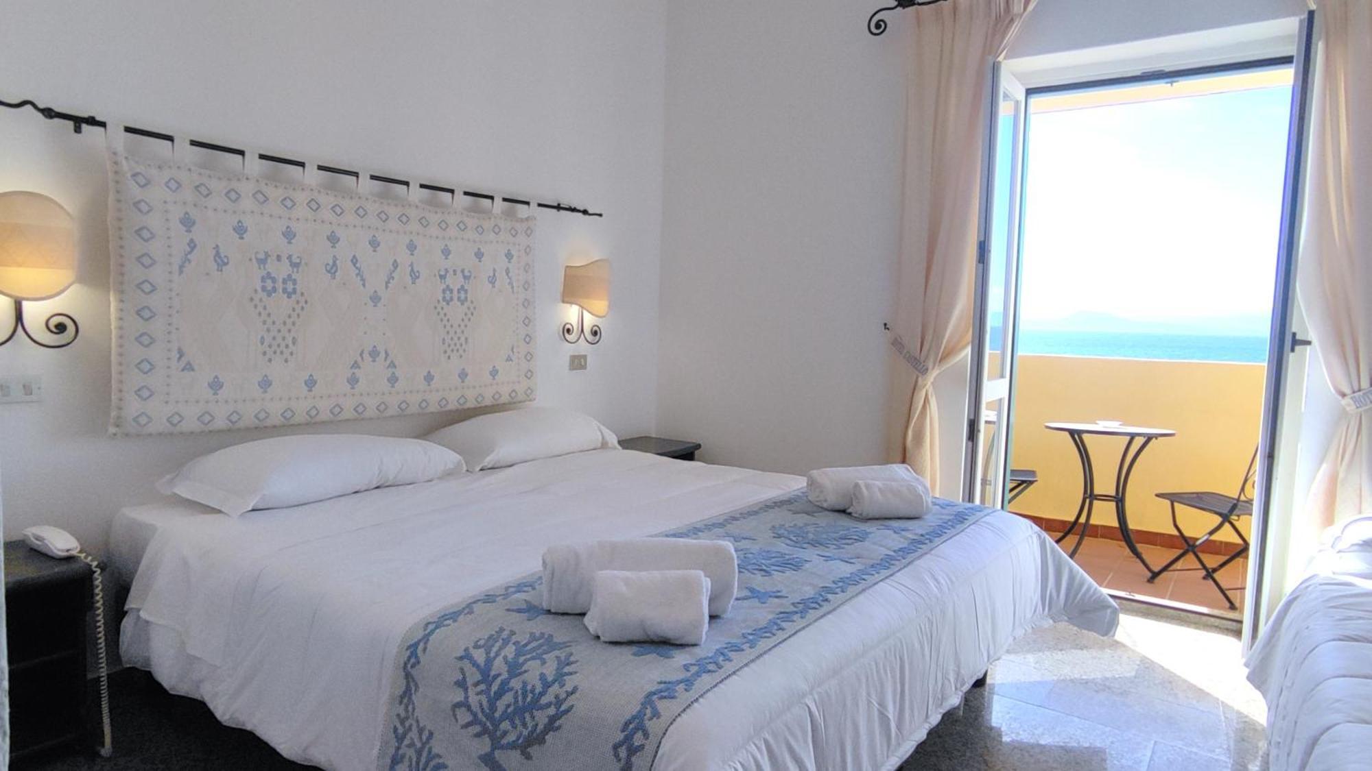 Hotel Castello Golfo Aranci Esterno foto