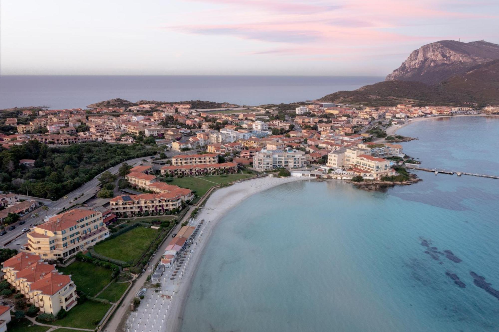 Hotel Castello Golfo Aranci Esterno foto